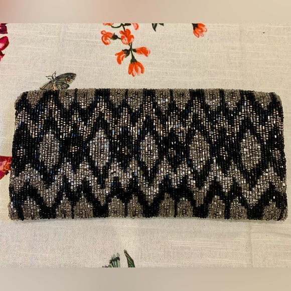 Moyna NY Black and Silver Shiny Hand Beaded Clutch - Picture 3 of 9
